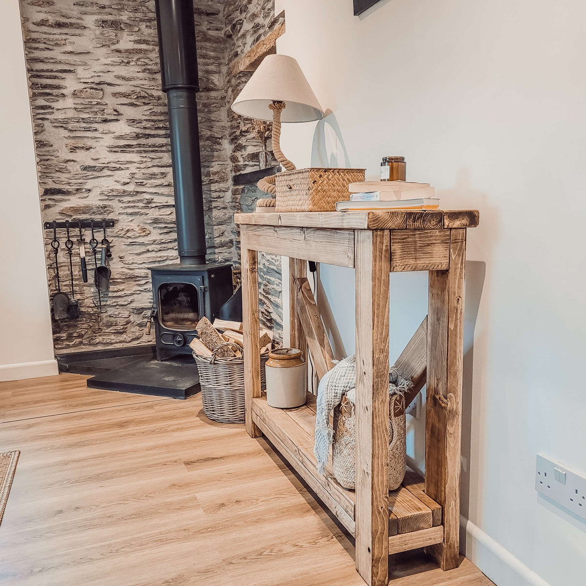 Cera Console Table With V Back