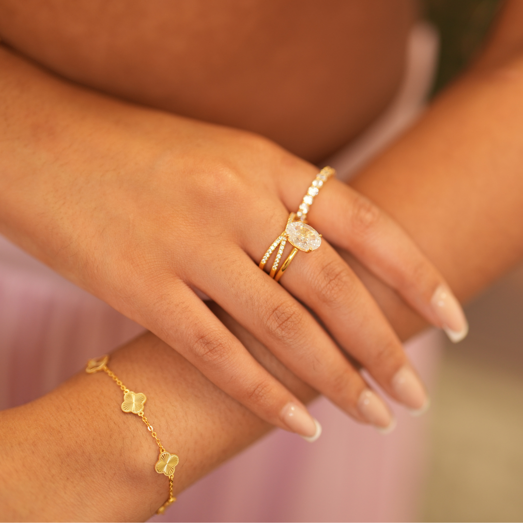 Eva oval cut ring gold