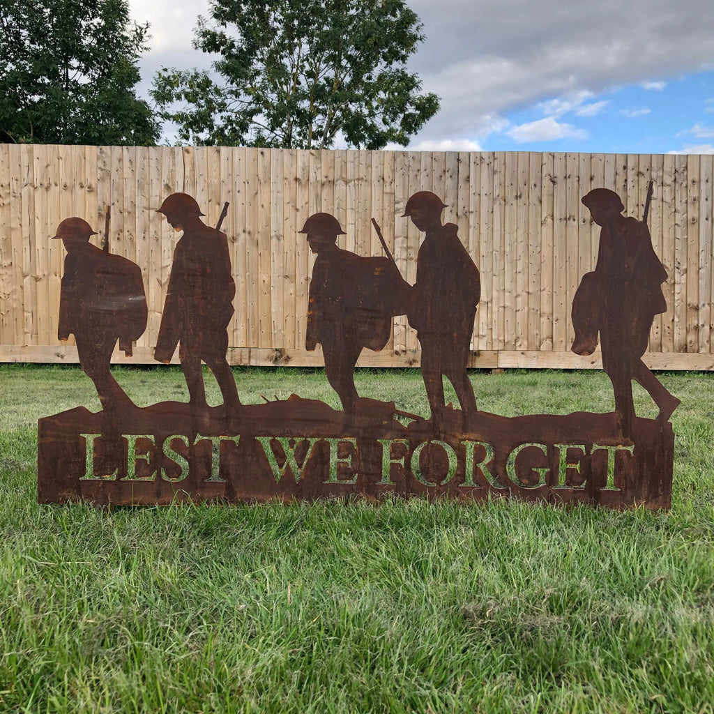 Large Rusty Metal Lest We Forget Soldier Sign Scene Garden Decoration