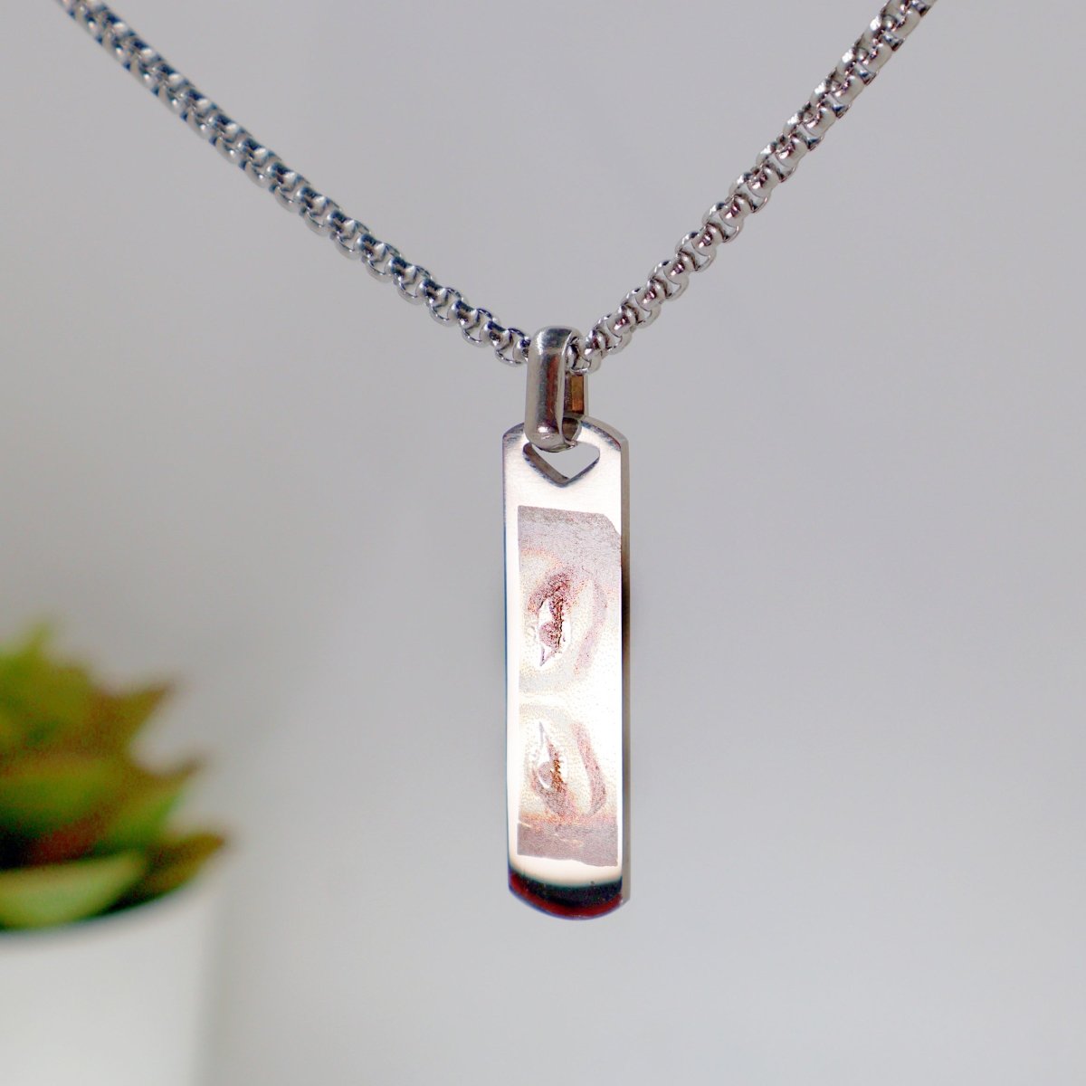 Personalised Eye Photo Necklace – Engraved Stainless Steel Pendant for Men